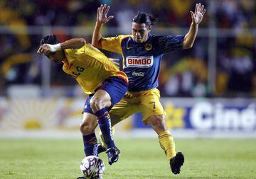 El atacante también tuvo un paso para el olvido en el futbol mexicano. Castroman llegó al América para el Apertura 2007, torneo en el que jugó 12 partidos y no metió ningún gol. Para la siguiente campaña, el argentino salió del conjunto de Coapa.