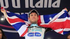 El ciclista brit&aacute;nico Mark Cavendish celebra su victoria en la decimotercera etapa del Giro de Italia 2013 entre Busseto y Cherasco.