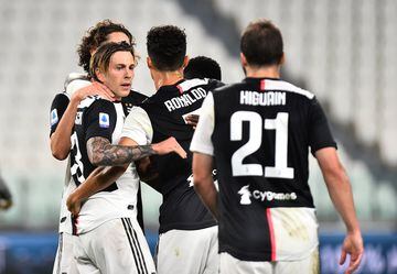 El equipo de Sarri derrotó 2-0 a Sampdoria con goles de Cristiano y Bernardeschi y logró su liga número 36 de la historia. Es la novena consecutiva, récord histórico de las grandes ligas de Europa.
