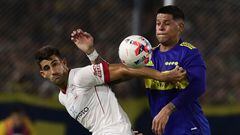 Boca Juniors' defender Marcos Rojo (R) and Huracan's forward Nicolas Cordero (L) vie for the ball during their Argentine Professional Football League match at La Bombonera stadium in Buenos Aires, on March 6, 2022. (Photo by ALEJANDRO PAGNI / AFP)
