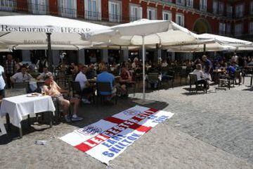 Leicester City fans in Plaza Mayor, Madrid.
