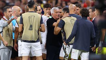 Soccer Football - Europa League - Final - Sevilla v AS Roma - Puskas Arena, Budapest, Hungary - May 31, 2023  AS Roma coach Jose Mourinho reacts REUTERS/Bernadett Szabo