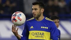 Boca Juniors' midfielder Eduardo Salvio plays with the ball before scoring a penalty against Union during their Argentine Professional Football League match at the "Bombonera" stadium in Buenos Aires on June 24, 2022. (Photo by JUAN MABROMATA / AFP)