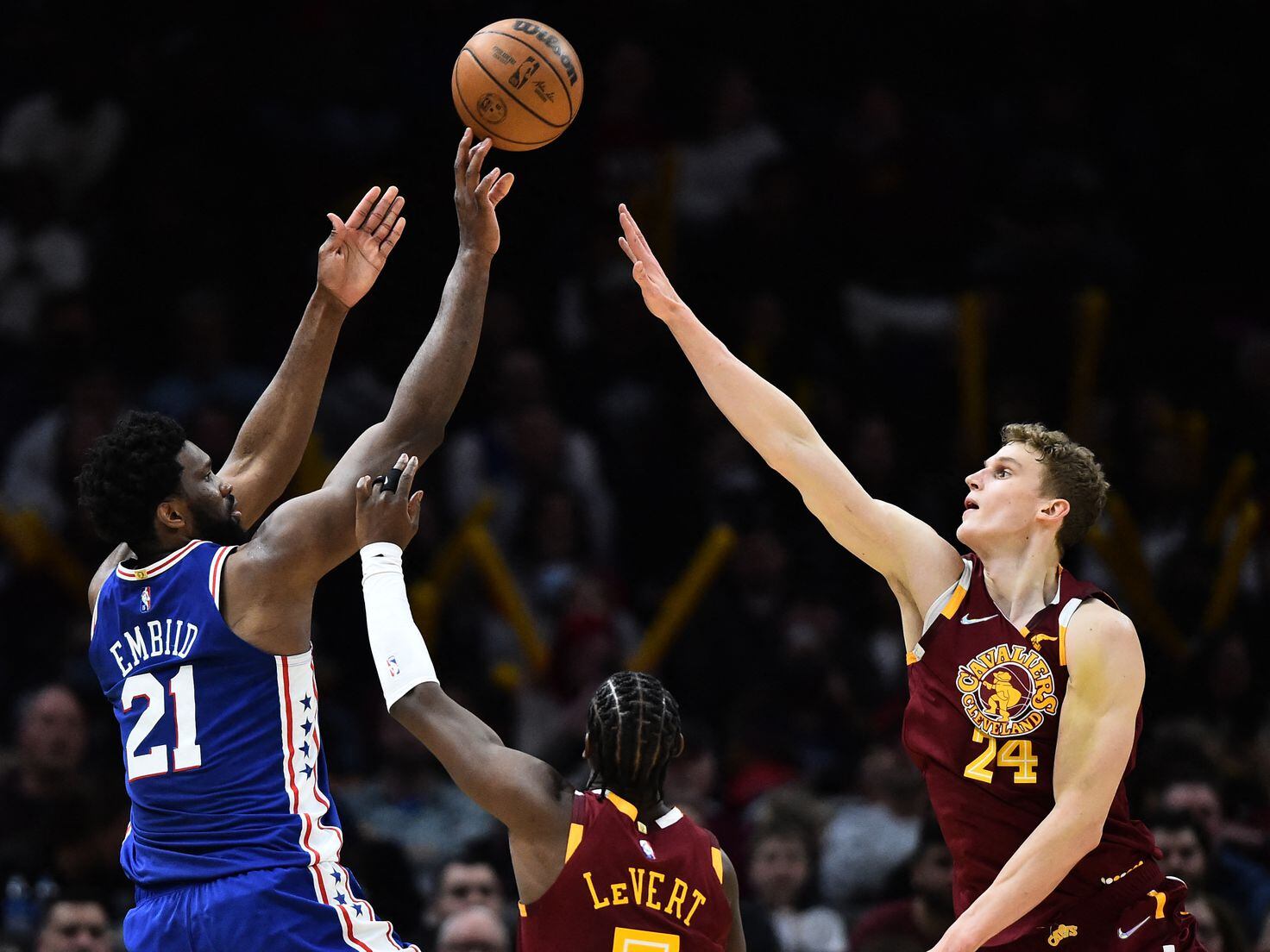 Reigning NBA MVP Embiid scores 21 in preseason debut