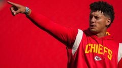 KANSAS CITY, MO - AUGUST 25: Patrick Mahomes #15 of the Kansas City Chiefs points toward the goal post prior to the preseason game between against the Green Bay Packers at Arrowhead Stadium on August 25, 2022 in Kansas City, Missouri.   Jason Hanna/Getty Images/AFP
== FOR NEWSPAPERS, INTERNET, TELCOS & TELEVISION USE ONLY ==