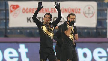Serdar G&uuml;rler durante un partido con el Osmanlispor.
