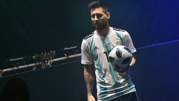 Messi y Argentina estrenar&aacute; camiseta y bal&oacute;n.
