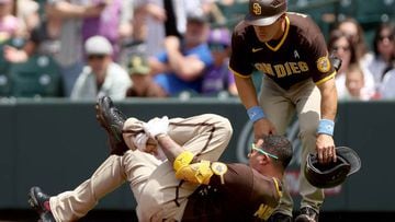 Gary Sánchez injury: Padres catcher suffers fractured wrist as San Diego's  postseason hopes fade away 