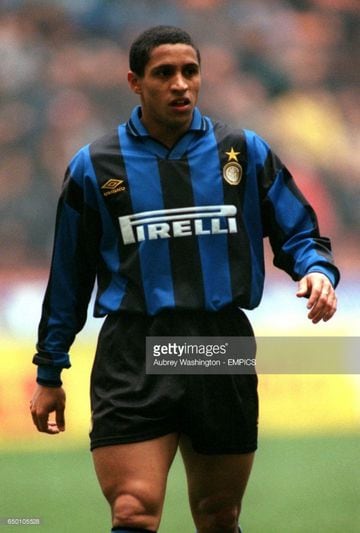 Ronaldo’s transfer between the two clubs was the most talked about but that wasn’t the only case of players moving between Inter and Madrid. Roberto Carlos, arrived in Spain direct from San Siro in 1996. At Inter, they never really got to see his incredib