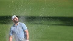 HILTON HEAD ISLAND, SOUTH CAROLINA - APRIL 13: Jon Rahm of Spain watches his second shot on the ninth hole during the first round of the RBC Heritage at Harbour Town Golf Links on April 13, 2023 in Hilton Head Island, South Carolina.   Andrew Redington/Getty Images/AFP (Photo by Andrew Redington / GETTY IMAGES NORTH AMERICA / Getty Images via AFP)