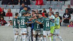 CURITIBA, BRAZIL - OCTOBER 25: Endrick of Palmeiras celebrates with teammates after scoring the first goal of his team during a match between Athletico Paranaense and Palmeiras as part of Brasileirao 2022 at Arena da Baixada Stadium on October 25, 2022 in Curitiba, Brazil. (Photo by Heuler Andrey/Getty Images)
