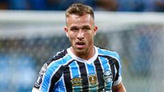 Arthur completes "dream" Barcelona move early