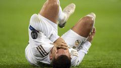 Eden Hazard, lesionado, en el partido de Champions contra el PSG.