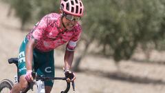 JAEN, 03/09/2022.- El colombiano Esteban Chaves durante la decimocuarta etapa de la Vuelta a España, entre Montoro-Sierra de la Pandera (160,4 km.), este sábado. EFE/ Javier Lizón
