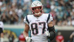 Patriots' Gronkowski threatened to retire if traded to Lions