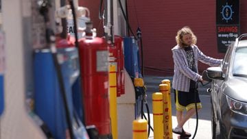 ¿Qué factores influyen en que el precio de la gasolina suba o baje?