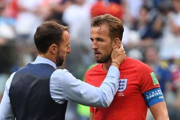 A golden lining | England's coach Gareth Southgate talks to England's forward Harry Kane, the World Cup Golden Boot winner.