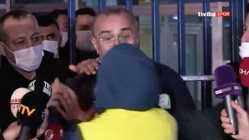 El vicepresidente del Galatasaray, asaltado en directo por un fan del Fenerbahce