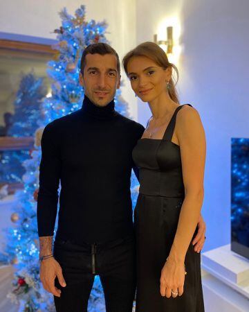 El futbolista armenio se casó con Betty el 17 de junio de 2019 en una espectacular ceremonia en la isla San Lázaro de los armenios, en Venecia. Ella es hija del empresario Mikayel Vardanyan.