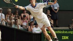 Andy Murray debutó profesionalmente en el tenis en Wimbledon en 2005, con 18 años. Cayó en Tercera ronda