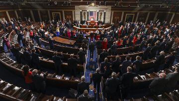 WASHINGTON, DC - JANUARY 03: Speaker of the House Nancy Pelosi (D-CA) swears in new members of congress during the first session of the 117th Congress in the House Chamber at the US Capitol on January 03, 2021 in Washington, DC. Both chambers are holding 