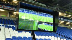 Monitor del VAR en el Brighton-Crystal Palace de la FA Cup inglesa.