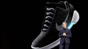 An image of the Nike HyperAdapt 1.0 behind Nike CEO Mark Parker.