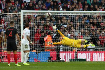 Full stretch | Jordan Pickford of England is unable to stop the effort by Andrej Kramaric of Croatia.
