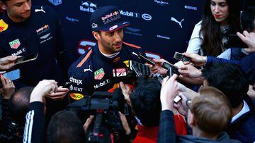Daniel Ricciardo, piloto de Red Bull, atendiendo a la prensa en Barcelona.
