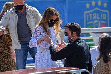 US actor Ben Affleck (R) helps US actress and singer Jennifer Lopez as they board a vaporetto taxi boat on September 9, 2021 after they arrived to attend the 78th Venice Film Festival in Venice. (Photo by Filippo MONTEFORTE / AFP)