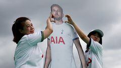 Soccer Football - Pre Season Friendly - Leicester City v Tottenham Hotspur - Rajamangala National Stadium, Bangkok, Thailand - July 23, 2023 Tottenham Hotspur fans with a cardboard cut-out of Harry Kane are pictured outside the stadium before the match REUTERS/Athit Perawongmetha