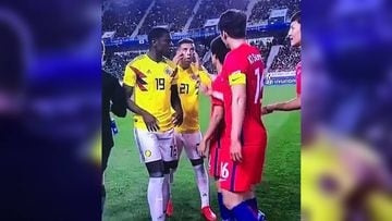Edwin Cardona hace un gesto racista contra los jugadores de Corea del Sur