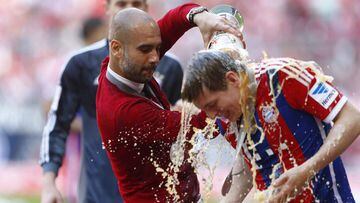Pep Guardiola y Kroos celebran la Bundesliga de 2014 