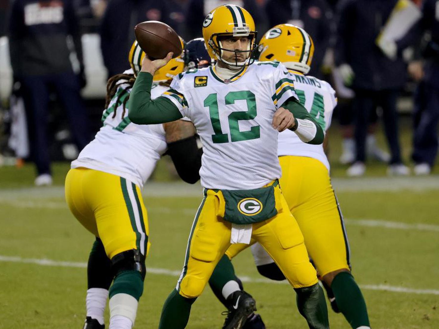 NFL wildcard round: New York Giants 13-38 Green Bay Packers – as