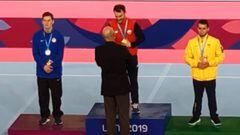 El momento exacto en que González recibió la medalla de oro