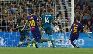 Agosto de 2017. El Real Madrid gana la Supercopa de España al Barcelona. En la imágen, Messi marcando el 1-1. Partido de ida estadio Camp Nou.