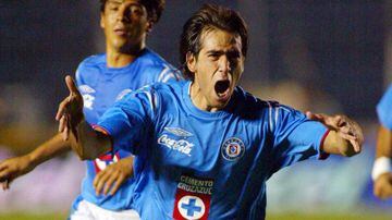 Se volvió en ídolo en Cruz Azul, equipo con el que militó de 2003 a 2007. El atacante argentino emigró al Lyon de Francia, con el que jugó de 2008 a 2011. Regresó a Liga MX a Rayados en 2011, con el que mostró su olfato goleador, principalmente en Concacaf Liga de Campeones y Mundial de Clubes.