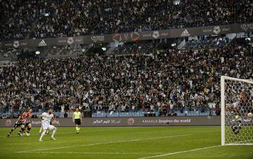 Benzema transformó así el penalti que supuso el 0-2.