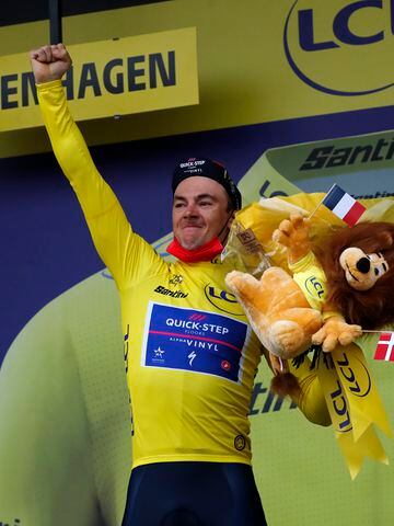 El vencedor de la etapa y primer maillot amarillo, Lampaert.