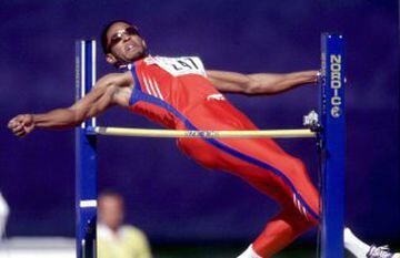 El cubano fue uno de los mejores saltadores altura de la historia de los años noventa.  

Tras los Juegos Panamericanos de 1999 dio positivo en un control antidopaje. El exámen arrojó 200 nanogramos de cocaína en su orina. Fue sancionado durante dos años