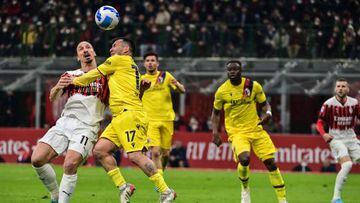 AC Milan's Swedish forward Zlatan Ibrahimovic (L) and Bologna's Chilean defender Gary Medel collide as they go for a header during the Italian Serie A football match between AC Milan and Bologna on April 4, 2022 at the San Siro stadium in Milan. (Photo by MIGUEL MEDINA / AFP) (Photo by MIGUEL MEDINA/AFP via Getty Images)