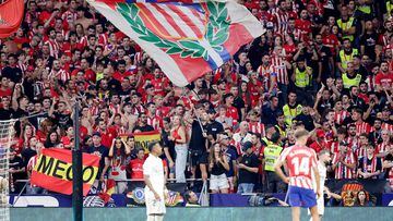 MADRID, SPAIN - SEPTEMBER 18:  Supporters of Atletico Madrid  during the La Liga Santander  match between Atletico Madrid v Real Madrid at the Estadio Civitas Metropolitano on September 18, 2022 in Madrid Spain (Photo by David S. Bustamante/Soccrates/Getty Images)
SEGUIDORES
PUBLICADA 21/10/22 NA MA09 1COL
