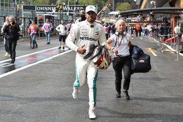 Lewis Hamilton tras conseguir la pole en el circuito de Spa-Francorchamps. 