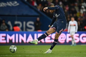 Kylian Mbappé scores in PSG's 3-1 win over FC Lorient at the Parc des Princes.