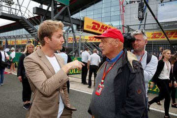 Nico Rosberg conversa con Niki Lauda.