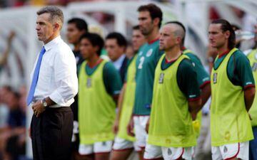 En una primera etapa con la Selección Mexicana, Javier Aguirre llegó hasta el Mundial de Japón-Corea 2002, aunque fue eliminado en los octavos de final ante Estados Unidos.