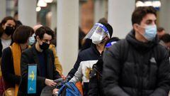 Passengers queue to board Eurostar trains at St. Pancras International station, ahead of increased restrictions for travellers to France from Britain, amid the spread of the coronavirus disease (COVID-19) pandemic, in London, Britain, December 17, 2021. R