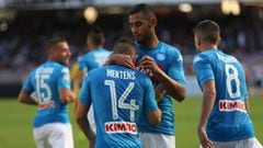Naples (Italy), 17/09/2017.- Napoli&#039;s midfielder Dries Mertens (C) celebrates with teammates scoring during the Italian Serie A soccer match between SSC Napoli and Benevento at San Paolo stadium in Naples, Italy, 17 September 2017. (N&aacute;poles, Italia) EFE/EPA/CESARE ABBATE