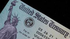 FOTO DE ARCHIVO: Un cheque de est&iacute;mulo familiar del Tesoro de los Estados Unidos en Milton, Massachusetts, Estados Unidos, el 25 de marzo de 2021. 