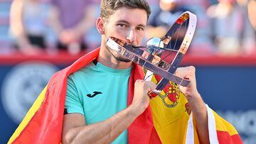 MONTREAL, QUEBEC - AUGUST 14: Pablo Carreno Busta of Spain kisses the National Bank Open trophy after defeating Hubert Hurkacz of Poland in the final round during Day 9 of the National Bank Open at Stade IGA on August 14, 2022 in Montreal, Canada. Pablo Carreno Busta defeated Hubert Hurkacz 3-6, 6-3, 6-3.   Minas Panagiotakis/Getty Images/AFP
== FOR NEWSPAPERS, INTERNET, TELCOS & TELEVISION USE ONLY ==